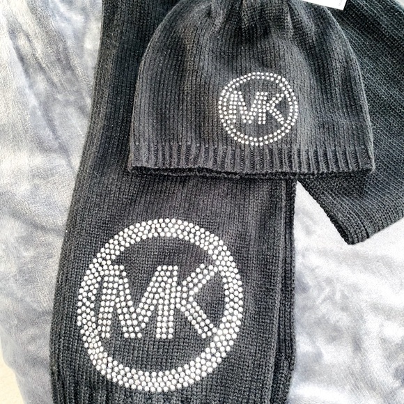 Michael Kors Accessories - Michael Kors Beanie & Scarf Set
